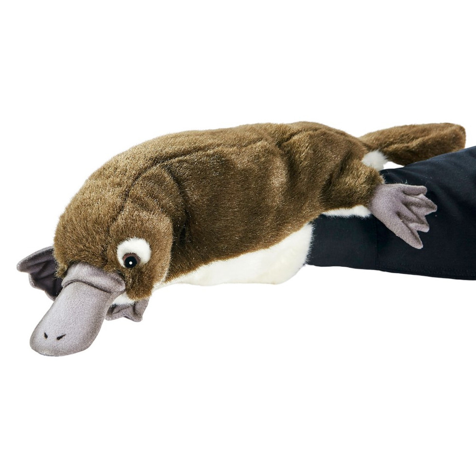 Schnabeltier Handpuppe von Hansa Creation mit braunem Fell, grauem Entenschnabel und Schwimmfüßen