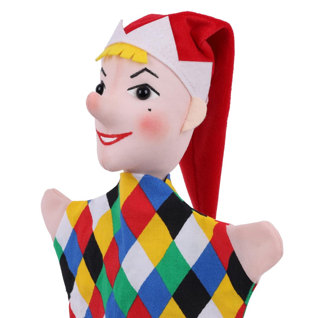 Kasper hand puppet by munabo, side close-up showing a large nose, red cheeks and a laughing mouth.