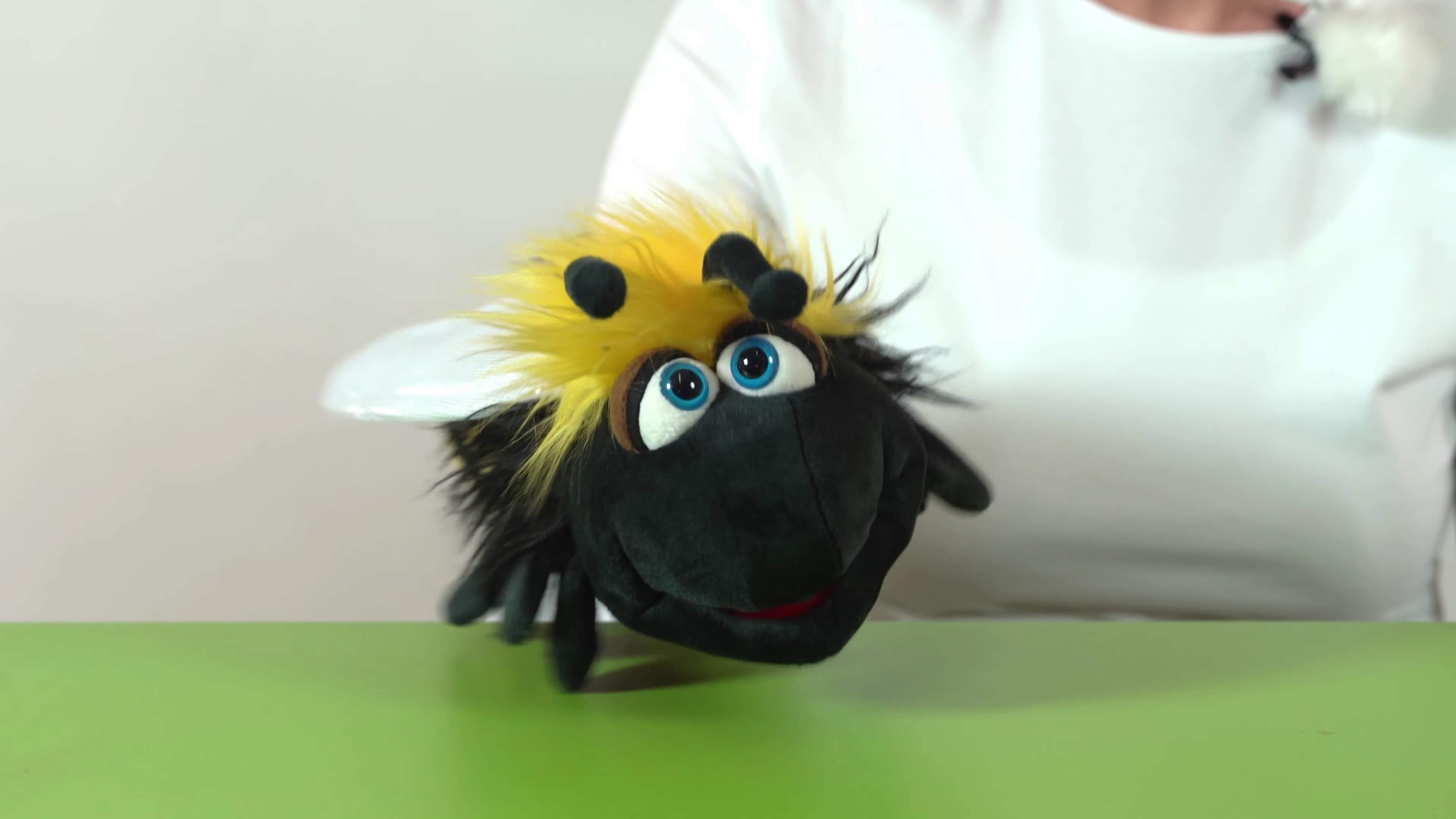 Living Puppets Handpuppe Bienchen Doris Demo