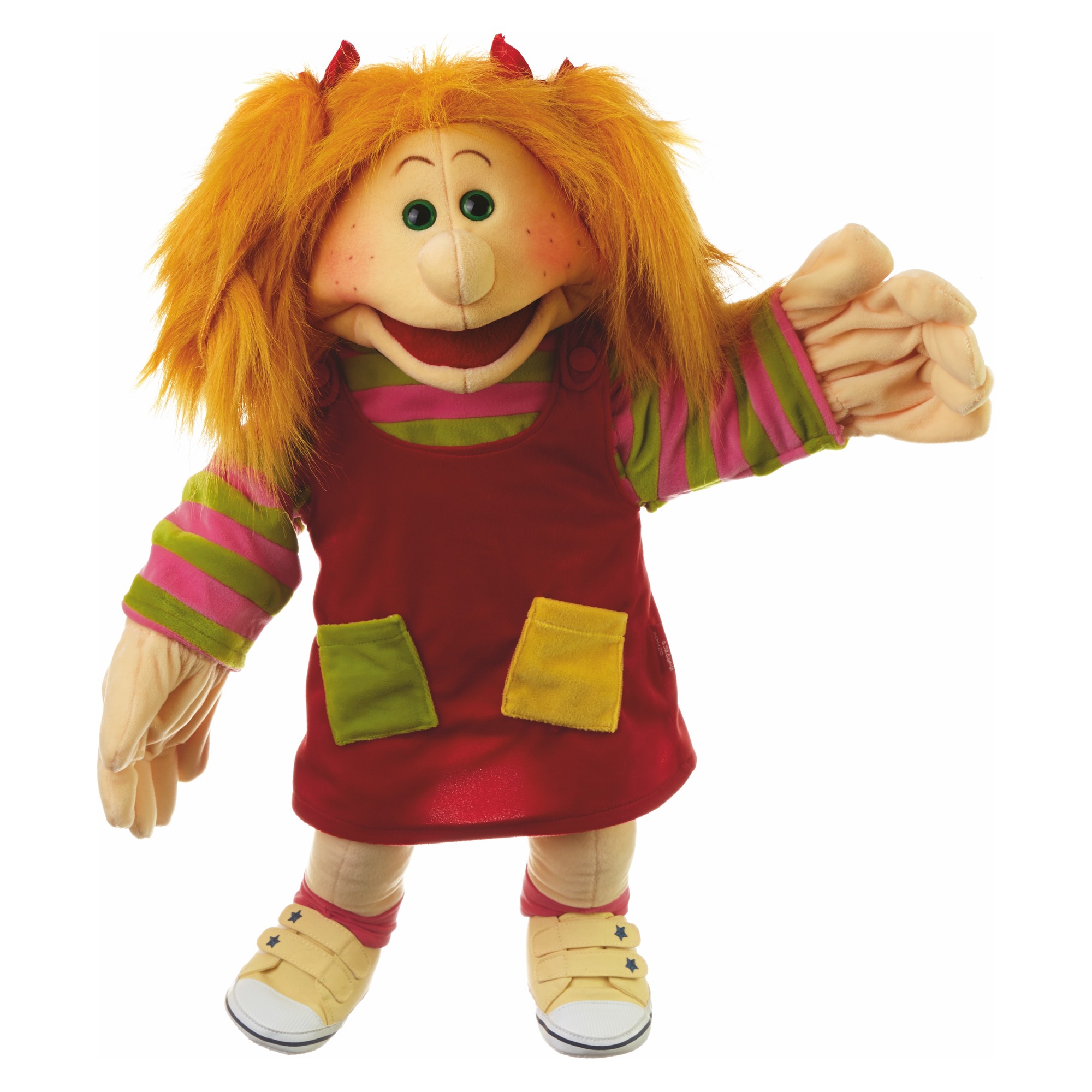 Living Puppets Handpuppe Lilabell mit langen orangefarbenen Haaren, rotem Trägerkleid mit bunten Taschen und gestreiften Ärmeln, winkend