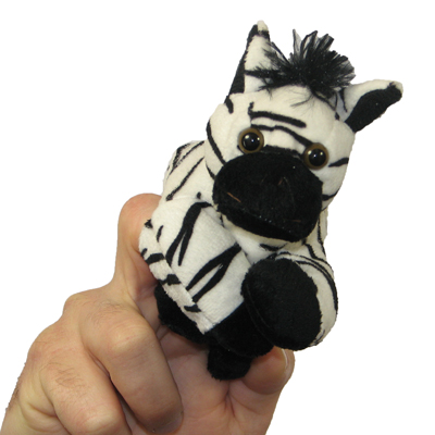 The Puppet Company Fingerpuppe Zebra, schwarz-weißes Zebra mit Mähne auf einer Hand, Frontansicht