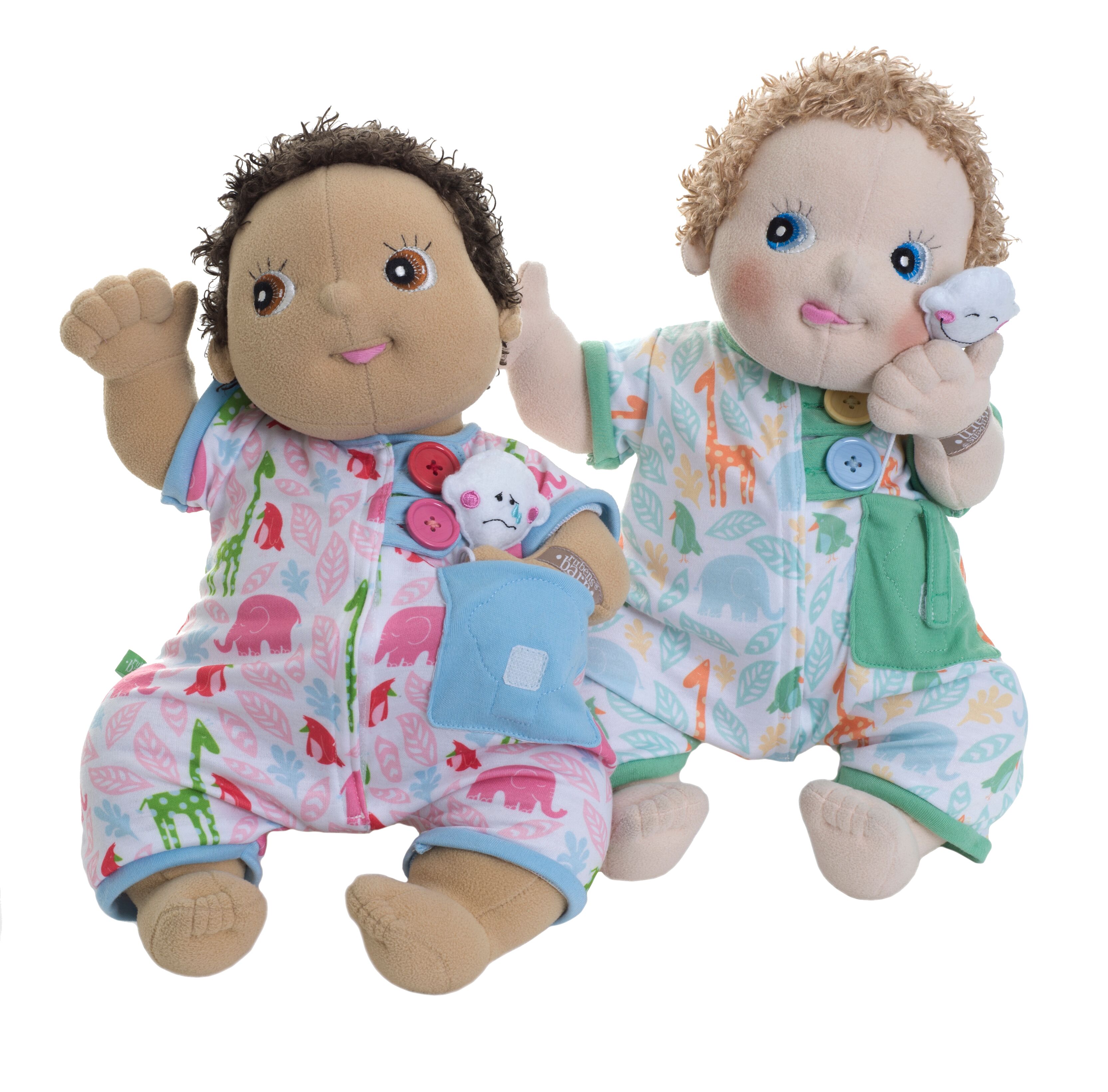 Zwei Rubens Barn Puppen in Pocket-Friends-Schlafanzügen mit kleinen Taschentierchen