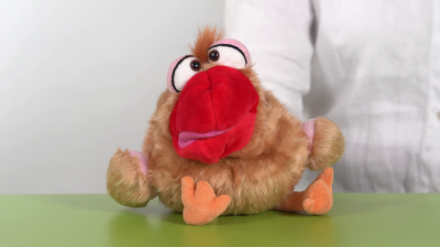 Video 1: Living Puppets hand puppet Petronella Piepspatz