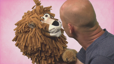 Video 1: Living Puppets hand puppet Carl the lion