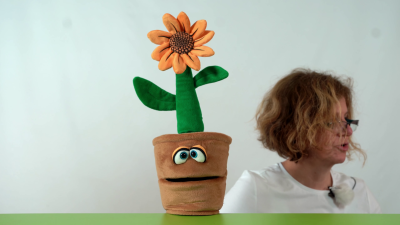 Video 1: Living Puppets Handpuppe Blumentopf Volker